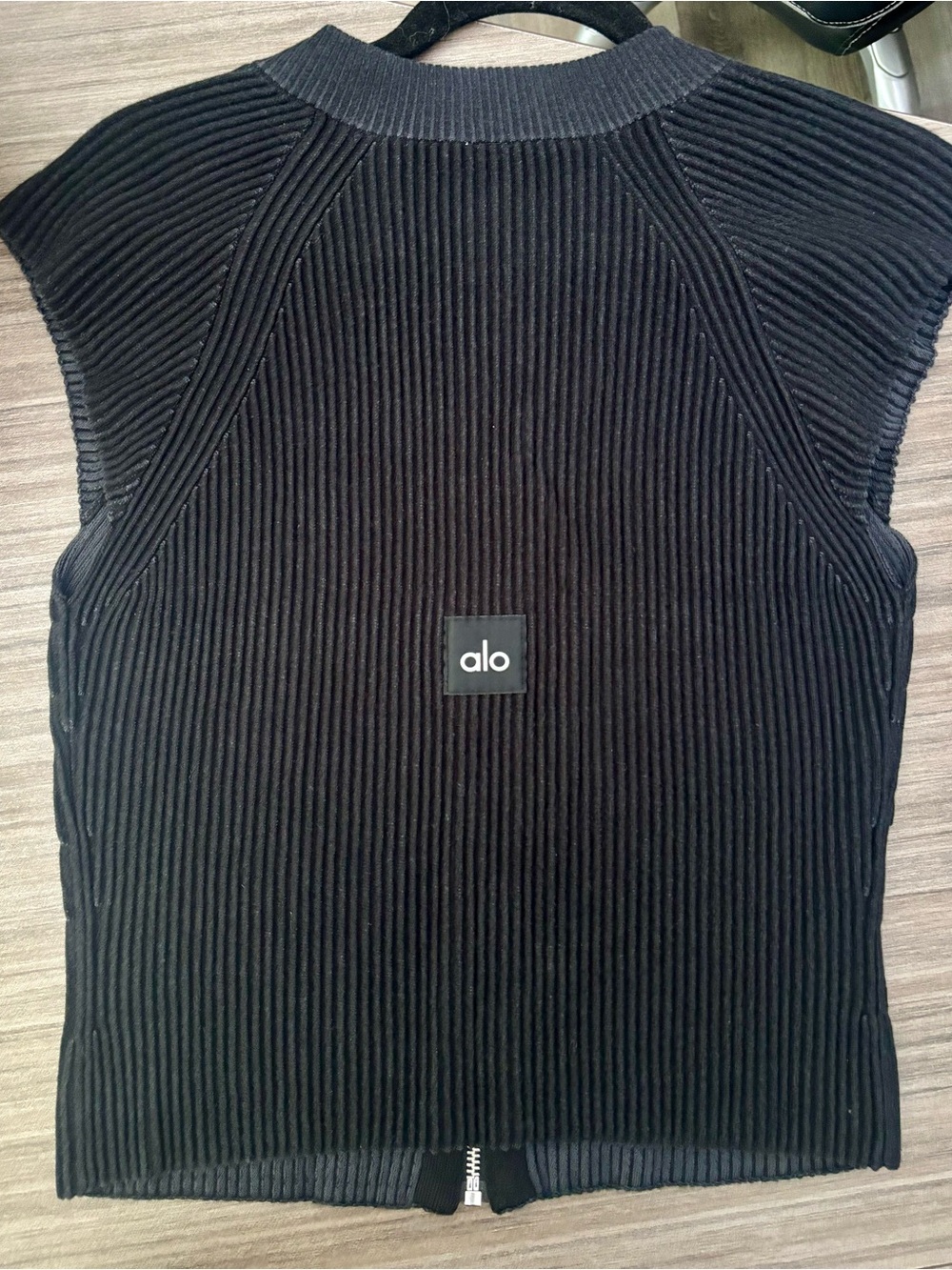 ALO Yoga Denim knit sleeveless full zip top - Picture 4 of 6